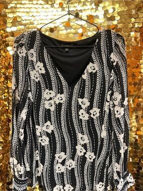 Express Black & White Floral V-Neck Blouse